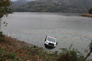 Kamyonet baraj g&ouml;l&uuml;ne u&ccedil;tu: 1 &ouml;l&uuml;