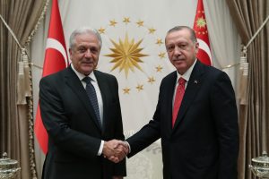 Cumhurbaşkanı Erdoğan, AB G&ouml;&ccedil; Komiserini kabul etti