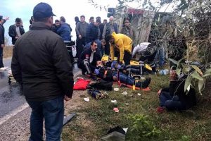 Askerleri taşıyan servis kaza yaptı: 13 yaralı