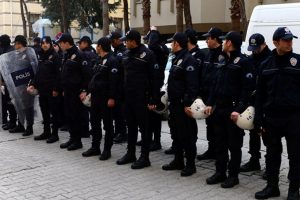 Delil toplayan muhbire ikramiye, şapkasız polise 3 yevmiye ceza
