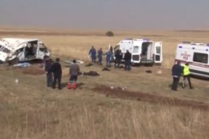 Kayseri'de minib&uuml;s devrildi