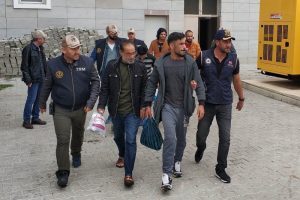 DEAŞ'tan g&ouml;zaltı alınan 6 ş&uuml;pheli adliyede