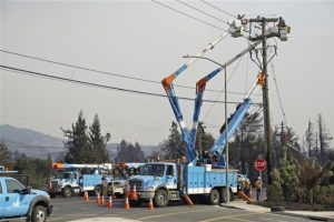 California'da şiddetli r&uuml;zgarlara nedeniyle planlı elektrik kesintileri uygulanıyor