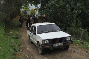 Bartholomeos, tarihi kiliseye vatandaşın pikabıyla &ccedil;ıktı