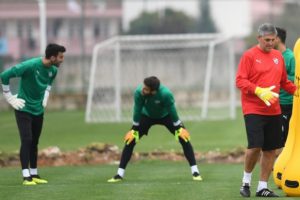 Bursaspor'da Galatasaray mesaisi s&uuml;r&uuml;yor