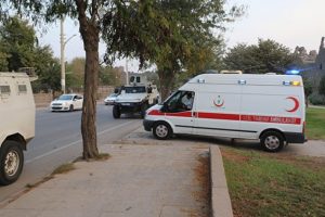 Hamile eşi ile gezerken surlardan d&uuml;şt&uuml;