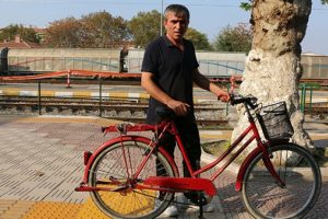Bisikletle kaldırımdan giden s&uuml;r&uuml;c&uuml;ye ceza