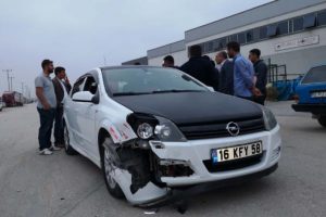 Bursa'da otomobil ile motosiklet &ccedil;arpıştı!