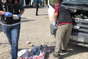 Minib&uuml;sten 49 kilo eroin &ccedil;ıktı
