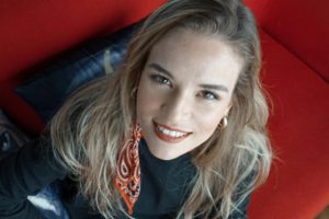 Funda G&uuml;ray: Ben h&acirc;l&acirc; bir &ccedil;ocuğum