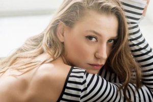 Serenay Sarıkaya'dan bornozlu paylaşım