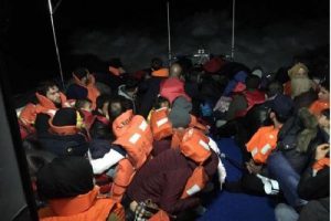80 ka&ccedil;ak g&ouml;&ccedil;men yakalandı
