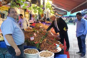Bursa'da pazarcılardan Bakan Albayrak'a destek