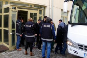 FET&Ouml;'n&uuml;n gaybubet evlerine operasyon; 10 g&ouml;zaltı