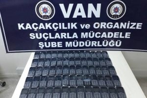 80 adet ka&ccedil;ak cep telefonu ele ge&ccedil;irildi