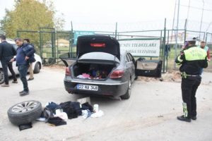 Polisten ka&ccedil;arken kaza yapan 3 kişiye g&ouml;zaltı