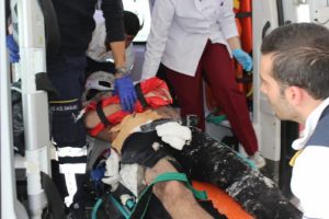 Karnına demir par&ccedil;ası saplandı!