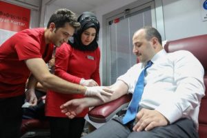 Bakan Varank'tan ilik don&ouml;rl&uuml;ğ&uuml;ne destek