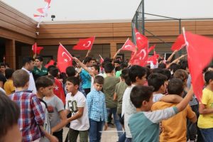 Savaş mağduru Suriyeli yetimlere okul