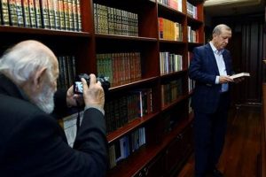 Erdoğan: Ara G&uuml;ler'in vefatını b&uuml;y&uuml;k bir teess&uuml;rle &ouml;ğrendim