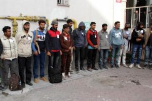 152 ka&ccedil;ak g&ouml;&ccedil;men yakalandı