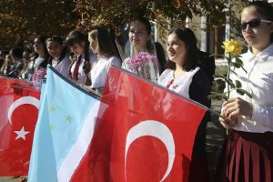 Erdoğan'ı T&uuml;rk bayraklarıyla karşılayacaklar