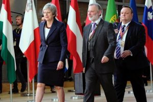 İngiltere Başbakanı Theresa May: Brexit'te ge&ccedil;iş s&uuml;reci birka&ccedil; ay uzatılabilir