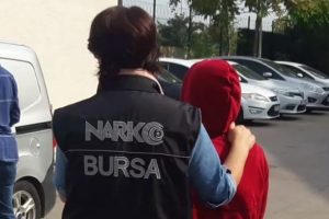 Bursa'da test kitabının i&ccedil;inden uyuşturucu &ccedil;ıktı