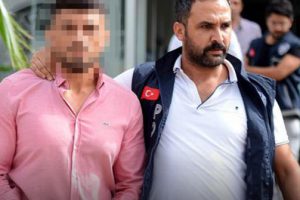 İş insanına şantaj! 'Parayı vermezsen eşine g&ouml;ndeririz'
