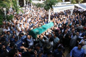 &Uuml;nl&uuml; şair son yolculuğuna uğurlandı