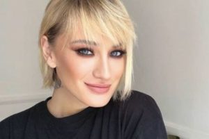 Didem Soydan eski telefonunu isteyen &ouml;ğrenciye bu cevabı verdi