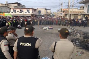Ekvador'da biri kadın 3 kişi yakılarak öldürüldü