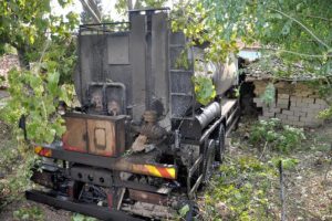 Tanker, 2 bina ve bah&ccedil;e duvarına &ccedil;arptı: 2 yaralı