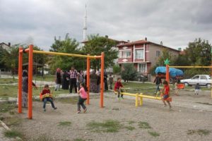 Mahalle sakinlerinin &ccedil;ocuk parkı direnişi