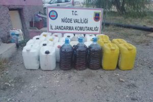 Jandarma ka&ccedil;ak şaraba ge&ccedil;it vermedi