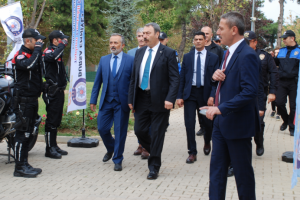 Bursa İl Emniyet M&uuml;d&uuml;r&uuml; Ak'tan Sırameşeler &Ccedil;ocuk Evleri Sitesine ziyaret
