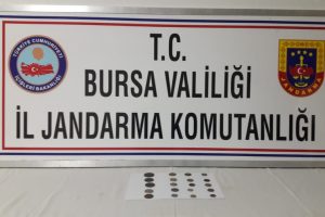 Bursa'da tarihi paraları satamadan yakalandı
