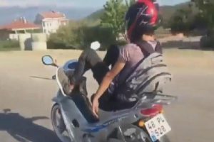 Trafikte tehlike sa&ccedil;ıp, g&ouml;r&uuml;nt&uuml;leri sayfalarında paylaştılar