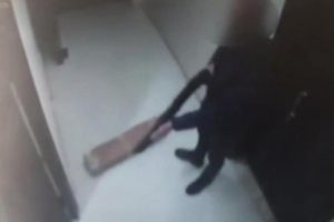 Pompalı t&uuml;fekle iş yerine ateş a&ccedil;tı