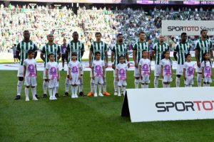 Timsah İstanbul'da galibiyeti unuttu