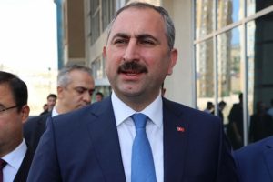 Adalet Bakanı Gül'den Danıştay'a 'Öğrenci Andı' tepkisi