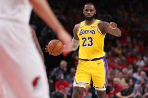 LeBron James k&ouml;t&uuml; başladı