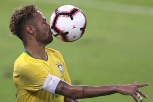 Neymar'a yol g&ouml;r&uuml;nd&uuml;
