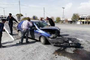 Otomobil ile tır &ccedil;arpıştı:2 yaralı