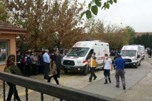 Lisede keskin koku!  &Ouml;ğrenciler tahliye edildi