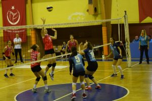 Bursa Nil&uuml;fer'in yıldızları sezona galibiyetle başladı