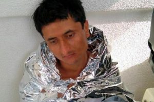 &Ccedil;ocuk can simidi ve 1 ekmekle y&uuml;zerek ka&ccedil;mak istedi