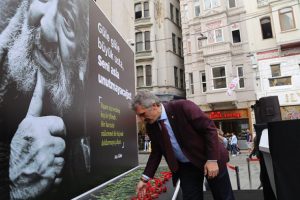 İstiklal Caddesi'nde Ara G&uuml;ler platformu