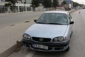 Otomobil &ccedil;arpan zihinsel engelli ağır yaralandı