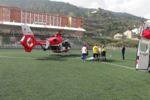 Yangında yaralanan karı-koca i&ccedil;in helikopter g&ouml;nderildi